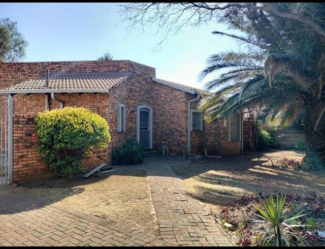 3 BEDROOM HOUSE FOR SALE IN MAYBERRY PARK